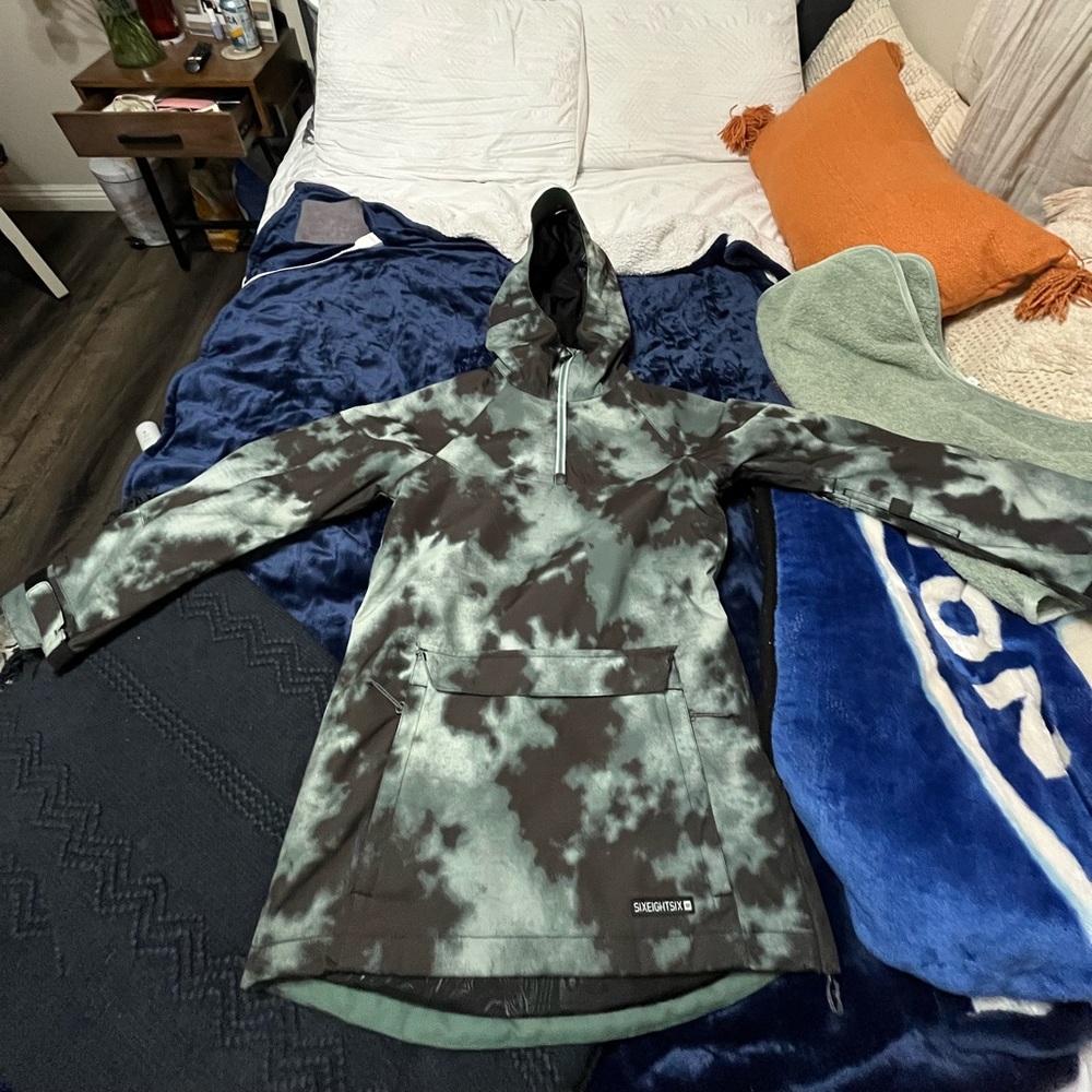 686 snow jacket in a men's xs